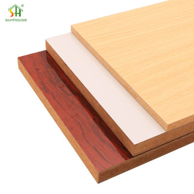 Goede prijs. Vochtbestendig gelamineerd MDF Melamine MDF-plaat voor gebruik binnen en buitendecoratie online